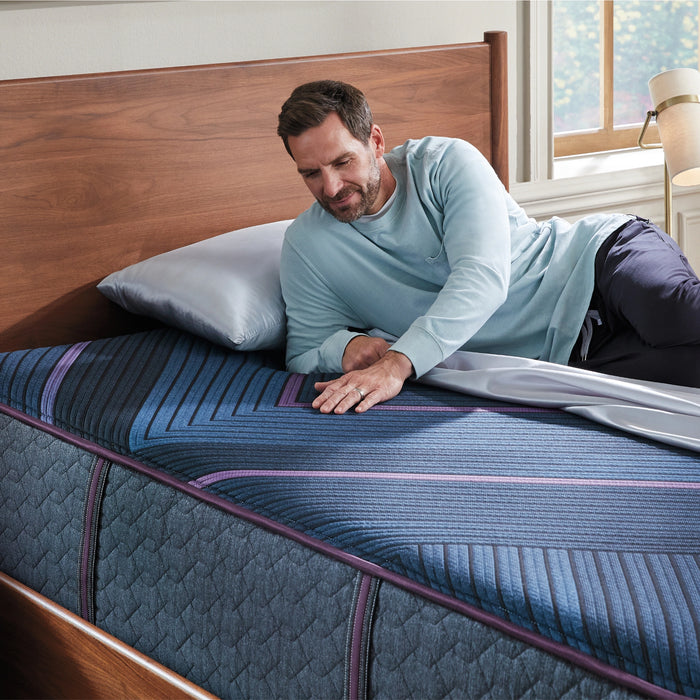 Beautyrest World Class Level Three Hybrid Plush Mattress
